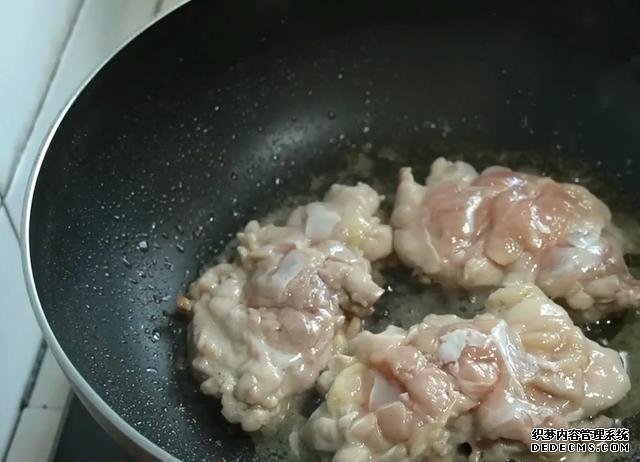 鸡腿的新吃法,不蒸不煮不烤,不用一滴油,外香内酥太好吃了