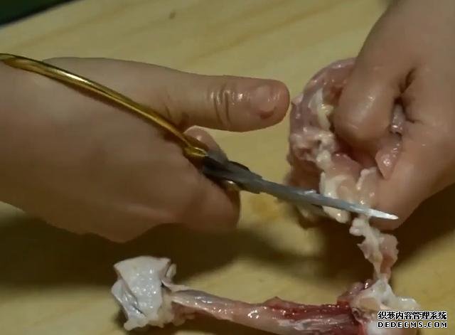 鸡腿的新吃法,不蒸不煮不烤,不用一滴油,外香内酥太好吃了