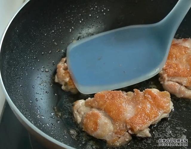 鸡腿的新吃法,不蒸不煮不烤,不用一滴油,外香内酥太好吃了