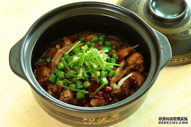 同学聚会点了9个菜,满满家乡记忆,每道都抢手,女生也能吃3碗饭