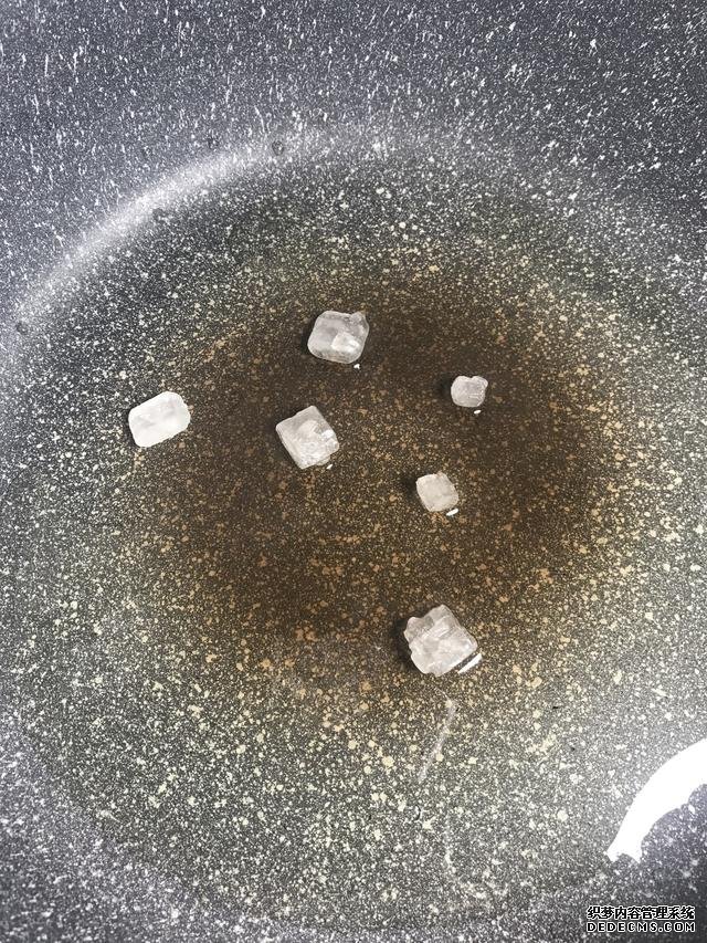 黄豆焖猪脚这样做,猪脚不腥还软绵,香糯又美味,一锅都不够吃