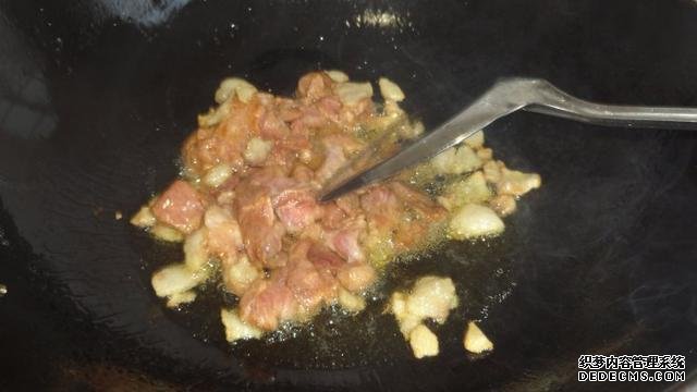 花菜烧肉做法,色香味俱全,能让你多吃几碗饭