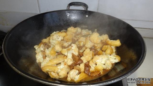 花菜烧肉做法,色香味俱全,能让你多吃几碗饭