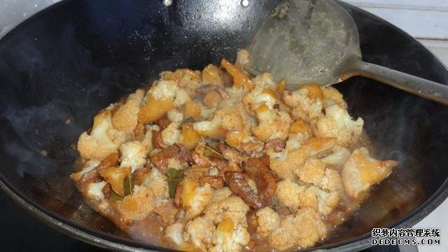 花菜烧肉做法,色香味俱全,能让你多吃几碗饭