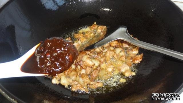 花菜烧肉做法,色香味俱全,能让你多吃几碗饭