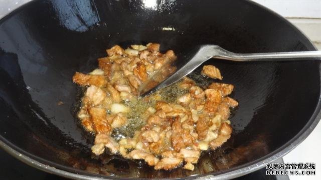 花菜烧肉做法,色香味俱全,能让你多吃几碗饭