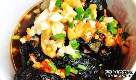 中国以“臭”为美的4种美食,臭豆腐上榜,吃过的都是“勇士”