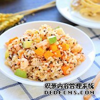 步骤图:炒好后的藜麦炒饭颗粒分明，搭配了鲜艳又可口的蔬菜