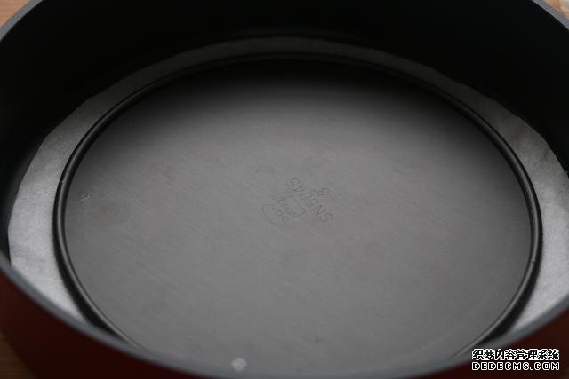 蛋卷不要买了,不要蛋卷机,只要平底锅就能做,又香又脆超美味