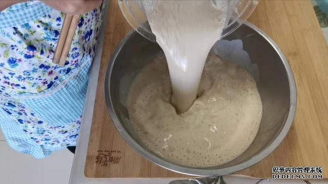 大米别只蒸米饭了,今天才知道,主食还可以这样做,太好吃了