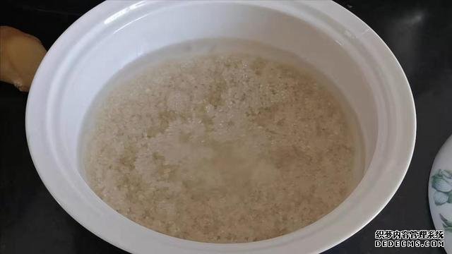 大米别只蒸米饭了,今天才知道,主食还可以这样做,太好吃了