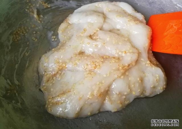 一碗面粉,一把芝麻,老婆饼在家做,不出门也能吃到,酥到掉渣