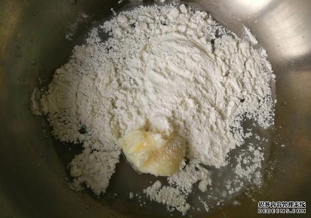 一碗面粉,一把芝麻,老婆饼在家做,不出门也能吃到,酥到掉渣
