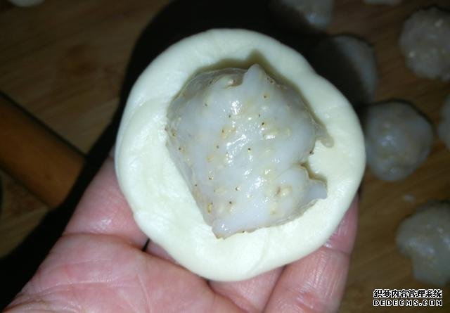一碗面粉,一把芝麻,老婆饼在家做,不出门也能吃到,酥到掉渣