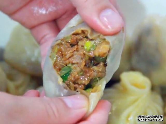 教你做个懒人小笼包,面都不用揉,个个皮薄馅大,一口咬下去爆汁