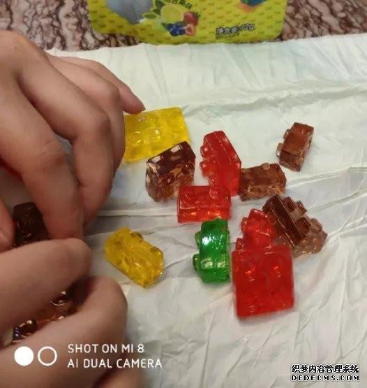 公认“最坑”的3款糖果,口感极差价格却老高,星空棒棒糖上榜