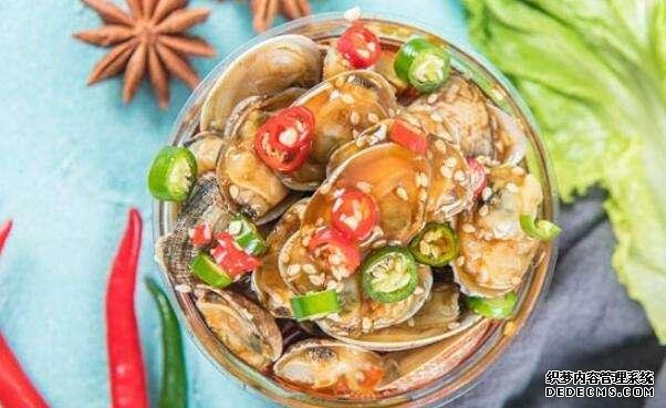 大连大婶开酱焖小海鲜店,一开门就有人来排队,食客:奔着酱料来