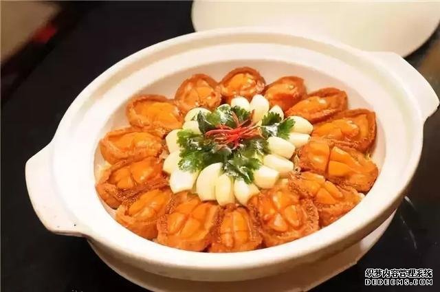 舌尖上的诱惑:生焗鲜鲍仔、椒盐小土豆、腊香锅巴,值得推荐