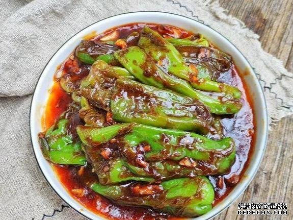 椒盐九肚鱼,虎皮青椒,秘制湘锅鸡这几道家常菜的做法