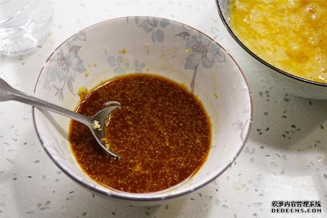 炒鸡蛋,多加几味料变螃蟹味,家人吃上瘾的“赛螃蟹”,超下饭