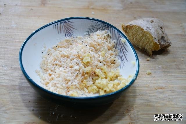 炒鸡蛋,多加几味料变螃蟹味,家人吃上瘾的“赛螃蟹”,超下饭