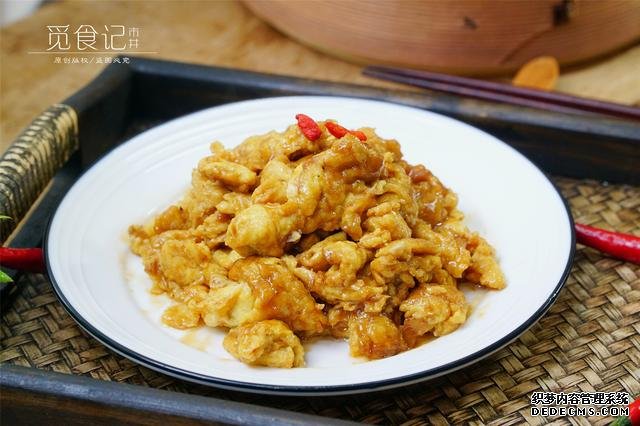 炒鸡蛋，多加几味料变螃蟹味，家人吃上瘾的“赛螃蟹”，超下饭