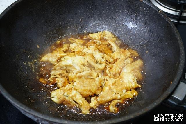 炒鸡蛋,多加几味料变螃蟹味,家人吃上瘾的“赛螃蟹”,超下饭