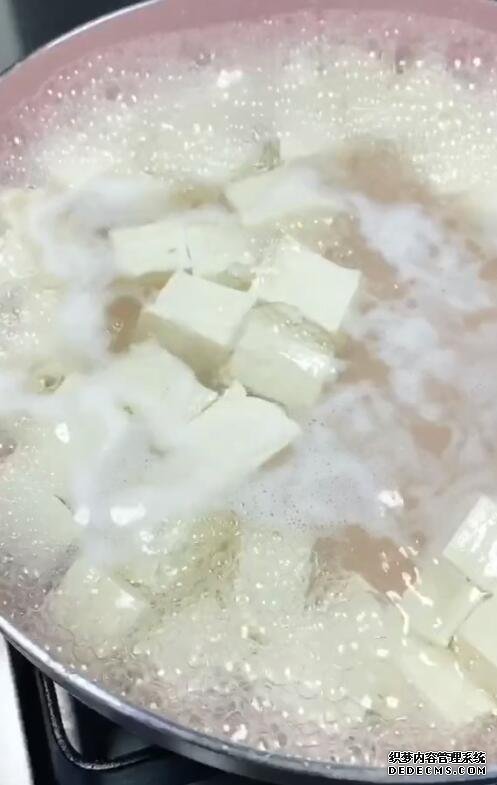 麻婆豆腐的家常做法,口感顺滑,麻辣鲜香,这个窍门一定要记住