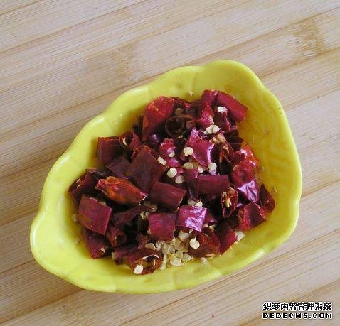 家庭版自制水煮肉,肉嫩软滑,麻辣鲜香,每次做都不够吃