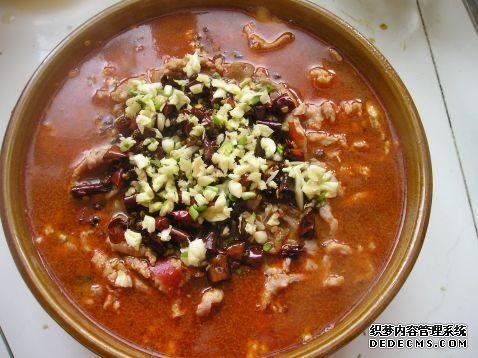 家庭版自制水煮肉,肉嫩软滑,麻辣鲜香,每次做都不够吃
