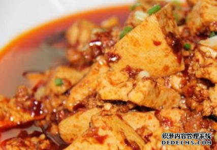 家常菜才是最解馋的,简单焖一焖,汁鲜肉香,看她馋到舔盘