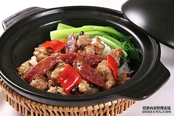 好吃的煲仔饭,有饭有菜,营养丰富,省时省力又省心