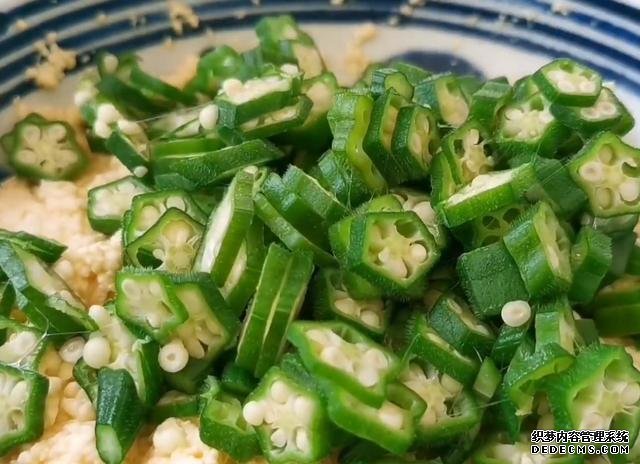 1块豆腐加1把秋葵,不蒸不炒不凉拌,出锅比吃肉还香,超过瘾
