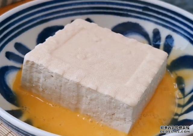 1块豆腐加1把秋葵,不蒸不炒不凉拌,出锅比吃肉还香,超过瘾