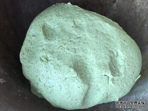 时近清明,“青团”可不能少,油绿如玉,香糯可口,天然绿色小吃
