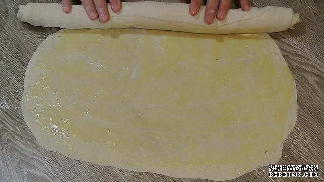 老婆做了20个“烤饺子”,掰开乐坏了:这种饺子皮头一次见