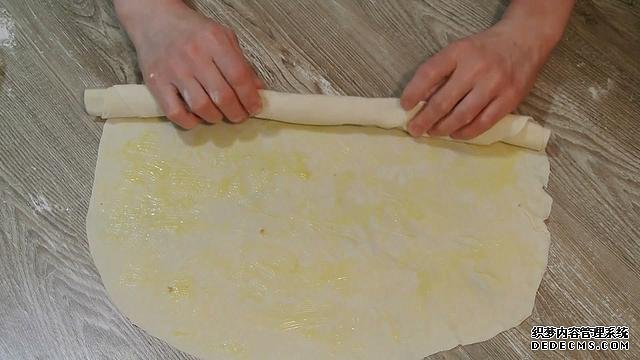 老婆做了20个“烤饺子”,掰开乐坏了:这种饺子皮头一次见