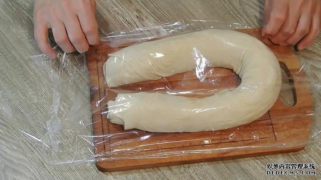 老婆做了20个“烤饺子”,掰开乐坏了:这种饺子皮头一次见