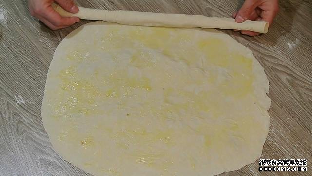 老婆做了20个“烤饺子”，掰开乐坏了：这种饺子皮头一次见