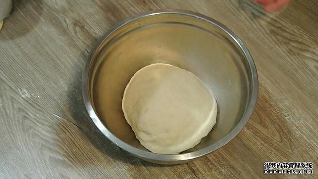 老婆做了20个“烤饺子”,掰开乐坏了:这种饺子皮头一次见