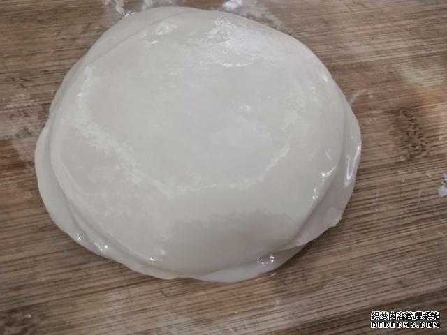 包饺子剩点饺子皮不要浪费,教你一个新鲜吃法,搭配土豆丝很美味