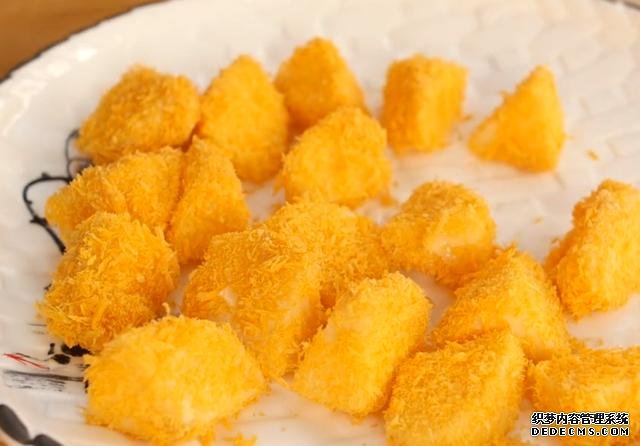 苹果不要直接吃了,加2个鸡蛋,家里来客都不怕,端上桌就被抢光