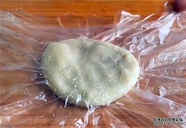 家里糯米粉别浪费了,只需简单一做,又香又糯,吃一次就难以忘记