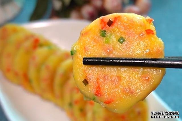 土豆饼最简单好吃的做法,外酥里嫩,鲜香又营养,全家人都喜欢