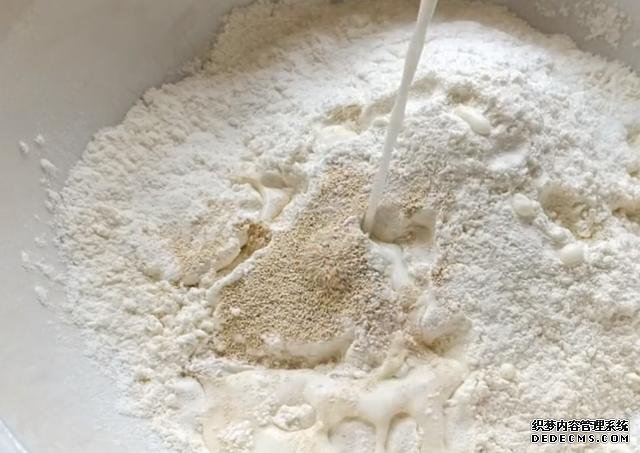 自从知道发面饼可以这样做,我天天不起早了,5分钟搞定凉了不硬