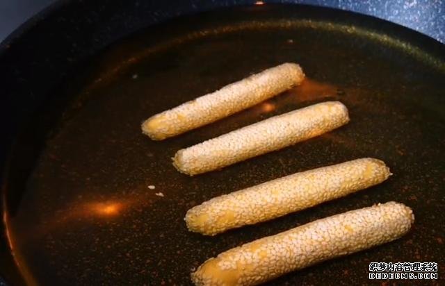 地瓜这样做才好吃,不用煮不用炖,简单搓一搓,外酥里糯太香了