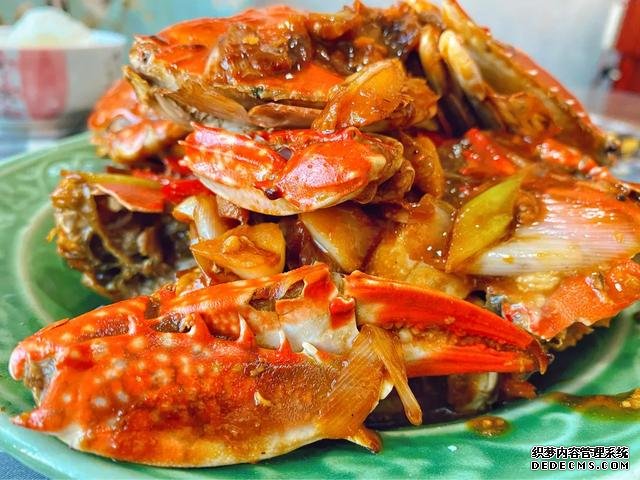 螃蟹不是只有清蒸一种做法,教你一道爆炒海蟹,口感鲜香且入味