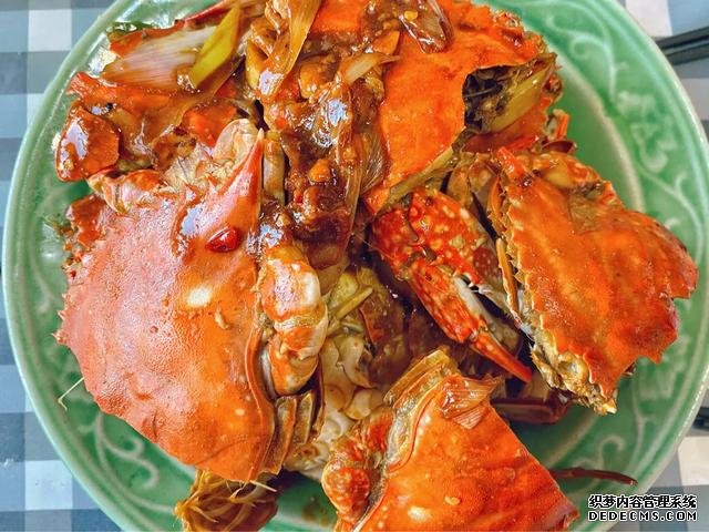 螃蟹不是只有清蒸一种做法,教你一道爆炒海蟹,口感鲜香且入味