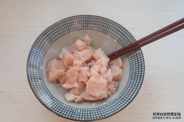 芝士控不可错过的番茄鸡肉焗饭,无敌拉丝