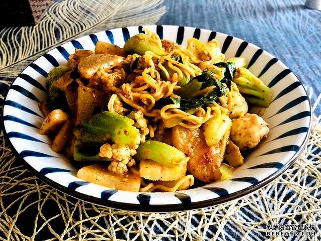 天热没食欲,我家就来一碗这个开胃菜,快速上桌,麻辣鲜香特过瘾